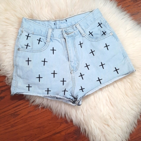 F21 Cutoff Jean Embroidered Shorts - Picture 1 of 4